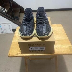 Adidas Yeezy Boost 350 V2 Sneakers